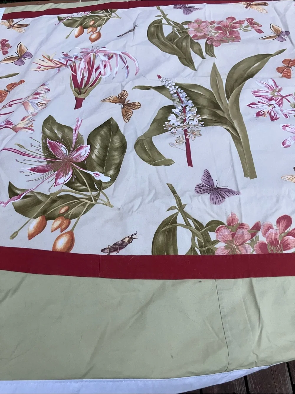 Botanical print table cloth perfect for display table 45 x 44”